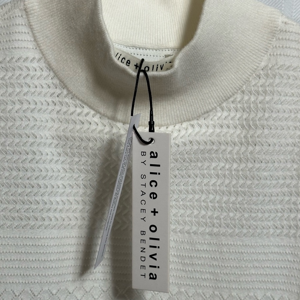 alice  + olivia  Women’s White Sleeveles Crewneck, Medium